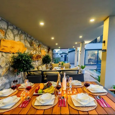 Memories Palace Villa *